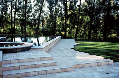 photo of raised bond-beam and hardscape treatment pool project