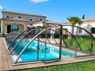 photo of LOOP-LOC pool enclosure
