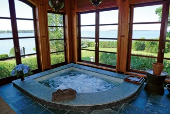 image of automatic cover closing on vanishing edge pool by Paco Pools and Spas