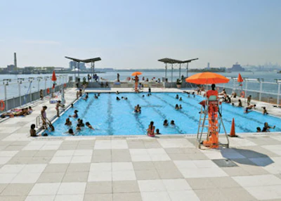 photo of floating pool in New York