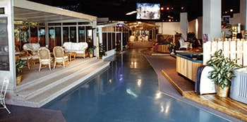 photo of a pool enclosure showroom