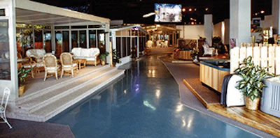 photo of a pool enclosure showroom