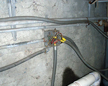 photo of a poorly used flex conduit