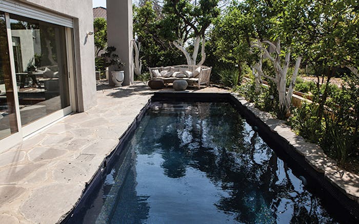 S-POOLs can be made with a variety of plaster or tile mosaic surfaces and readily integrated with any type of decking. Their rectangular shapes neatly fit within a range of architectural styles.