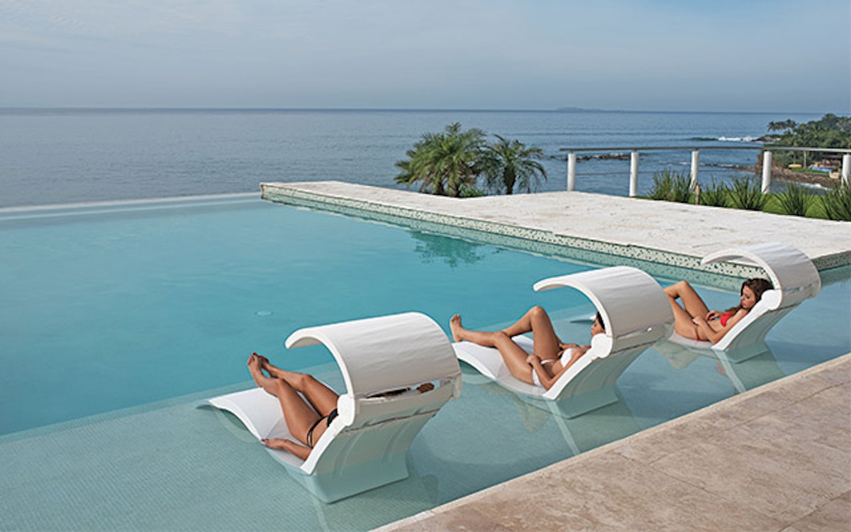 Tanning ledge pool lounger hot sale