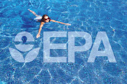 Woman Swimming 418 Feat