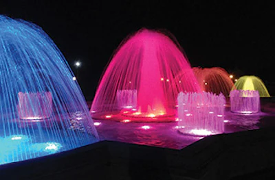 Aq09 Splash Fountain People Sm