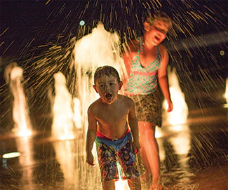 Onn 819 Aq Fountain People Sm