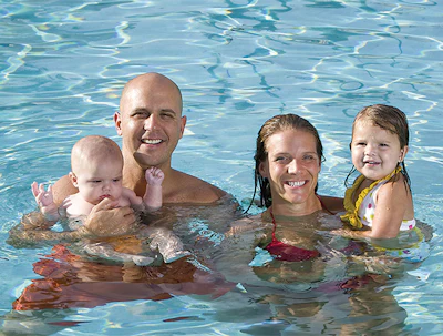 Ooo 521 Aq Family Of 4 In Pool Shuttck55844428 Sm