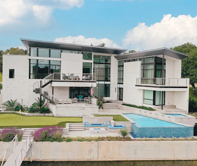 Category: Geometric By: Claffey Pools, Southlake, Texas