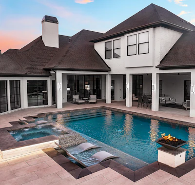 Category: Geometric By: Texas Pools, The Woodlands, Texas