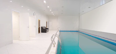 One study has found significant concentrations of DBPs in both the pool water and the surrounding air, but the correlation between the air concentration and the pool concentration was not strong.
