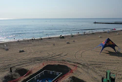 1 B 422 Aq Spotlight Beach Entry5 Lg