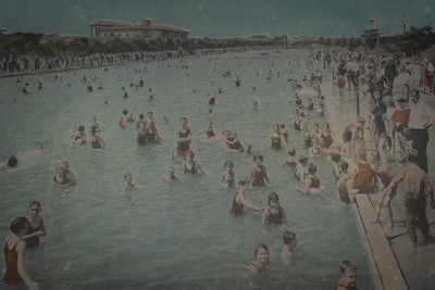 The Fleishhacker Pool in its heyday, with literally thousands of bathers.