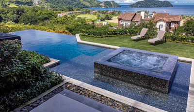 Category: POOLS WITH A VANISHING EDGE By: Acuarium Piscinas & Spas, San José, Costa Rica