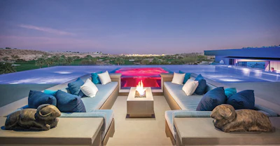 Category: POOLS WITH A VANISHING EDGE By: Ozzie Kraft Enterprises, Las Vegas, Nev.