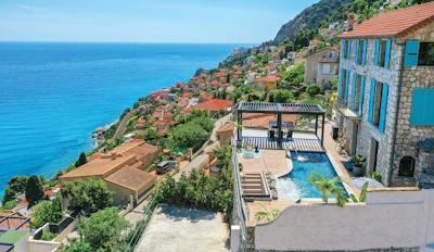 Category: GEOMETRIC By: Diffazur Piscines, Saint-Laurent-Du-Var, Alpes-Maritimes