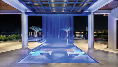 Category: POOLS WITH A VANISHING EDGE By: Ike’s Carter Pools, Oakland Park, Fla.