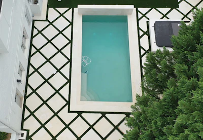 Category: TRADITIONAL By: Rumo’s Pool and Spa, Sandy Springs, Ga.