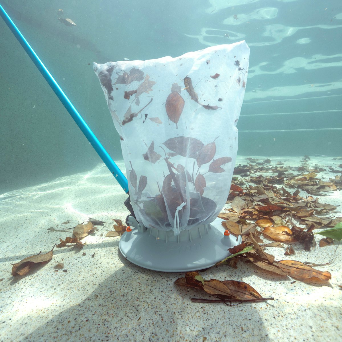 Water Tech Volt Leaf Vac Recharge AQUA Magazine