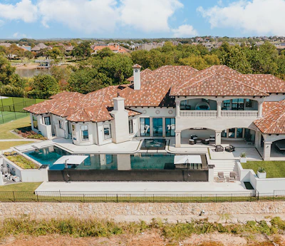 Category: Pools with a Vanishing Edge | By: Claffey Pools, Southlake, Texas