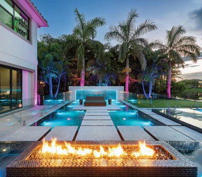 Category: GEOMETRIC | By: Ike’s Carter Pools, Oakland Park, Fla.
