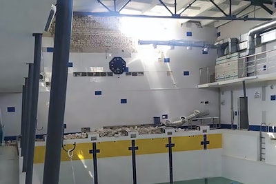 2 Y 123 Aq F5 2 A Piscina Lg 63a3372f0d409