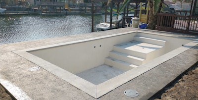 Etapas de una piscina ICF construida por Aqua Max Plus, Gatineau, Quebec.