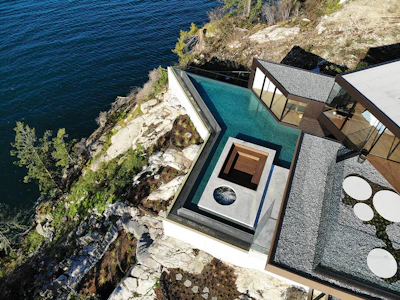 Category: Pools with a Vanishing Edge | By Aloha Pools, Burnaby, British Columbia