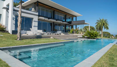 Category: Pools with a Vanishing Edge | By Diffazur Piscines, Saint-Laurent-Du-Var, Alpes-Maritimes