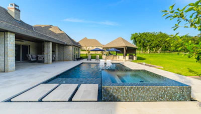 Category: Traditional | By Pulliam Pools, Fort Worth, Texas