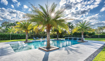 Category: Geometric | By Ike’s Carter Pools, Oakland Park, Fla.