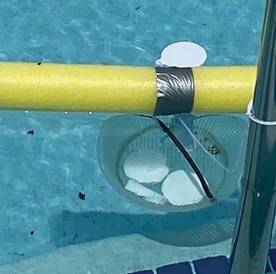 2 O 1124 Aq F2 Chlorine Floater Lg
