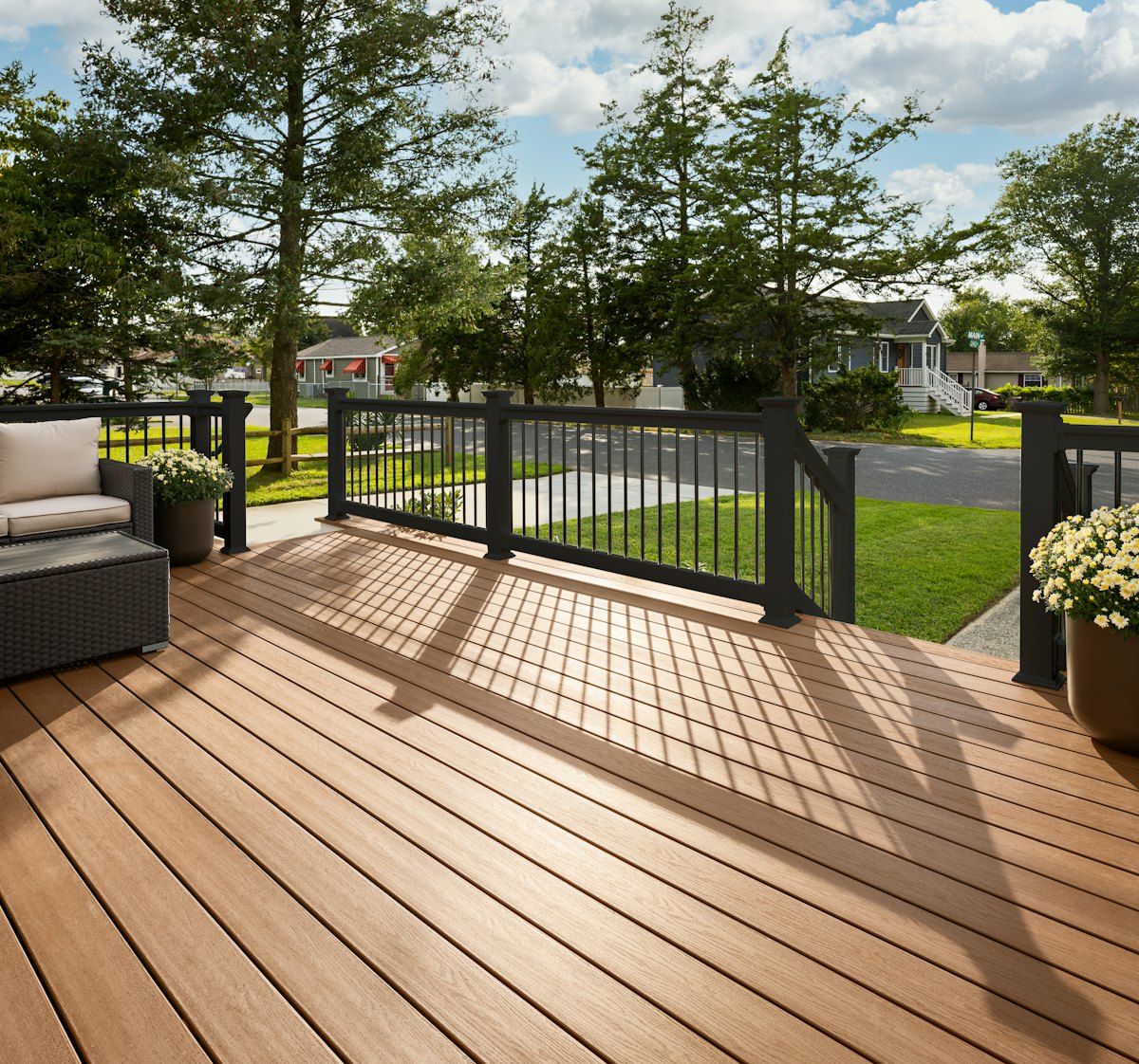 MoistureShield: Meridian and Traverse Composite Decking and Railing ...