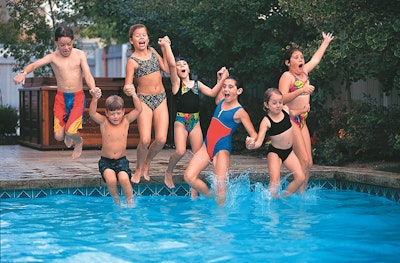 020 025 F Happy Kids Jumping In Pool