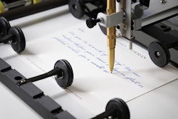 4 E 825 Aq Sl Robots Photo12x 1