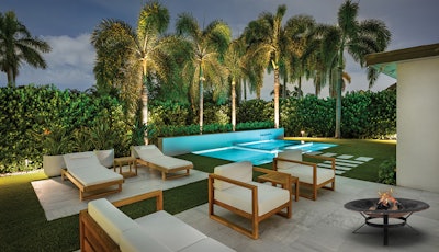 Category: Standalone Spas | By Ike’s Carter Pools, Oakland Park, Fla.