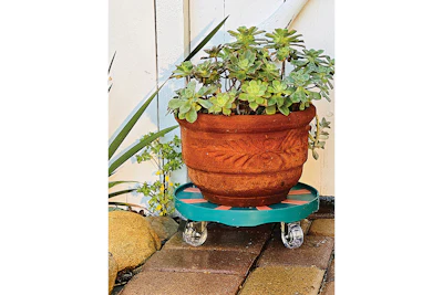 2 N 426 Aq F2 Magic Plastics Rolly Greens With Potted Plant Zoomed Out